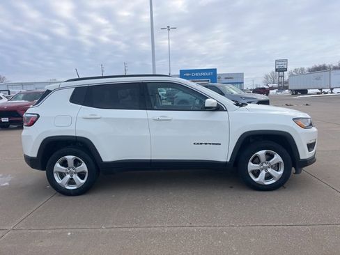 Used 2019 Jeep Compass Latitude image 2