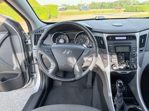 Used 2013 Hyundai Sonata SE FWD image 14