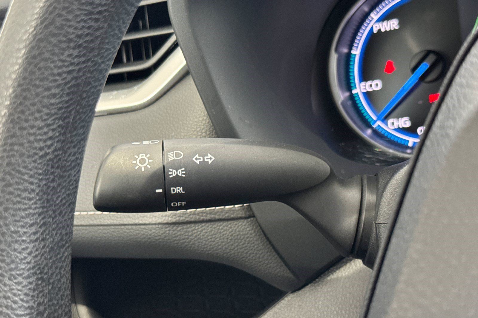 Used 2024 Toyota RAV4 LE AWD/4WD image 30