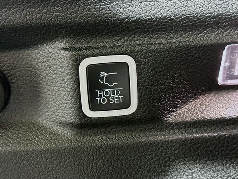 Used 2023 Jeep Grand Cherokee L Laredo image 31