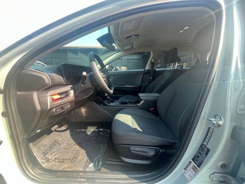 Used 2025 Kia K4 FWD image 23