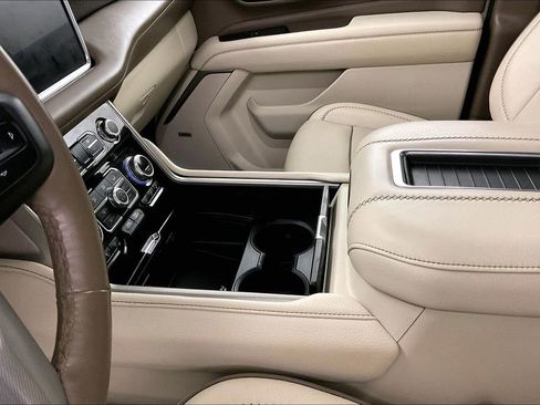 Used 2021 GMC Yukon Denali w/ Advanced Technology Package image 17