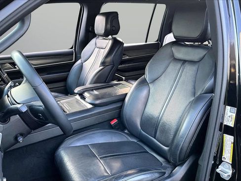 Certified 2024 Jeep Wagoneer L Series II w/ Flexible Seating Group AWD/4WD image 20