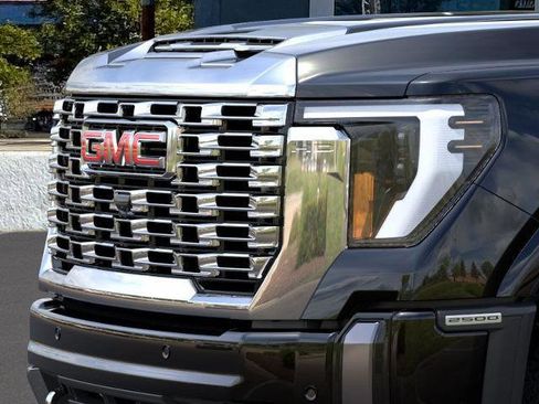 New 2026 GMC Sierra 2500 Denali w/ Denali Reserve Package image 13