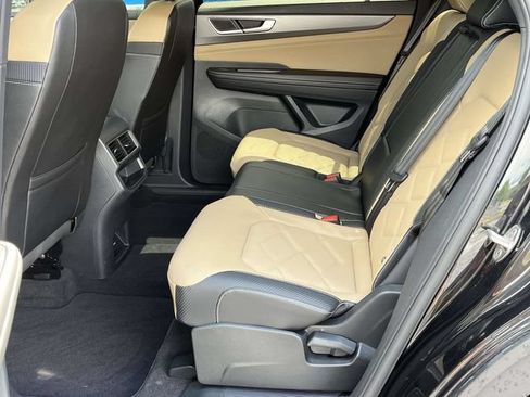 Used 2024 Volkswagen Atlas Cross Sport SE FWD image 15