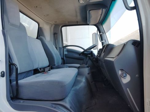 Used 2020 Isuzu NPR RWD image 11