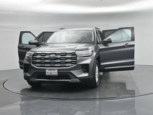 Certified 2025 Ford Explorer Active RWD image 35