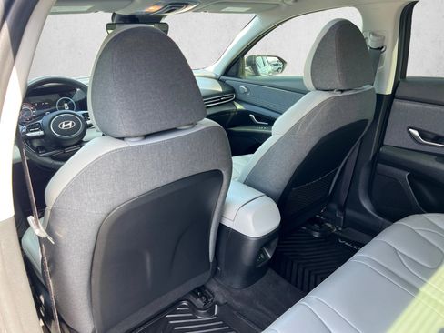 Used 2025 Hyundai Elantra Limited FWD image 19