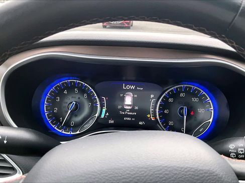 Used 2017 Chrysler Pacifica Touring-L Plus w/ Advanced Safetytec Group image 25