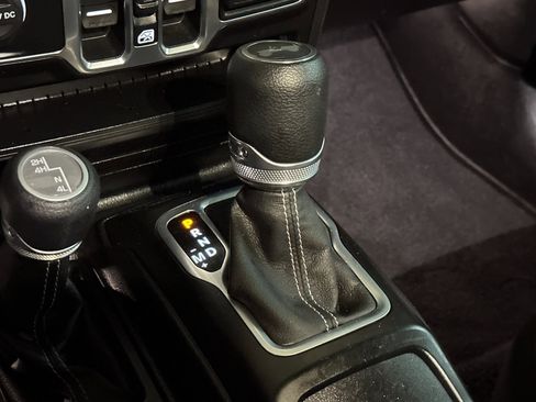 Certified 2020 Jeep Wrangler Unlimited Sahara w/ Safety Group image 20