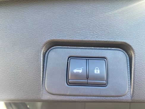 Used 2024 Nissan Rogue SV image 23