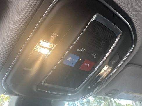 Used 2023 Jeep Grand Cherokee Laredo image 24