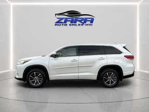 Used 2017 Toyota Highlander XLE AWD/4WD image 4