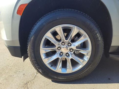 Used 2024 Chevrolet Suburban Premier RWD image 32