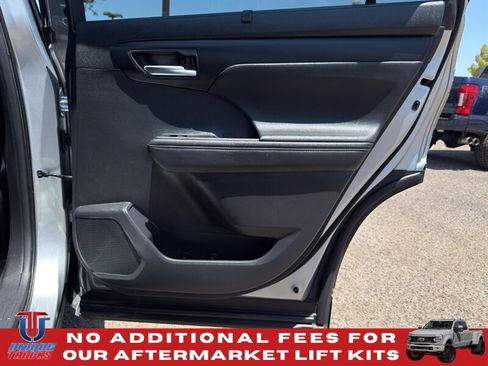 Used 2021 Toyota Highlander XSE AWD/4WD image 25