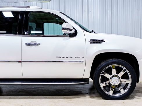 Used 2007 Cadillac Escalade EXT w/ Information Package image 19