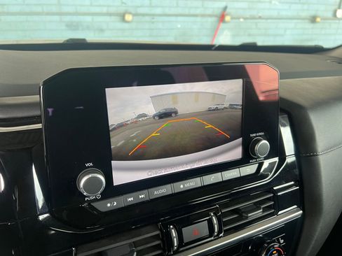 Used 2025 Nissan Pathfinder SV image 25