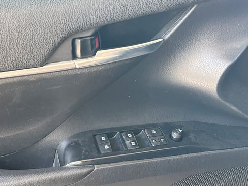 Used 2020 Toyota Camry SE w/ Carpet Mat Package FWD image 15