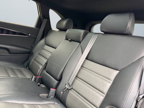Used 2019 Kia Sorento SX image 14