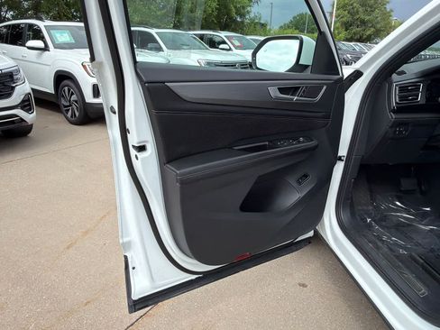 Used 2024 Volkswagen Atlas Cross Sport SE AWD/4WD image 22
