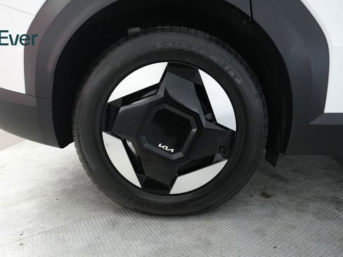 Used 2024 Kia EV9 Light Long Range RWD image 22
