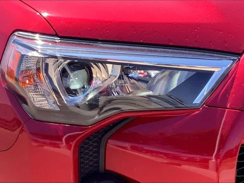 Used 2022 Toyota 4Runner SR5 Premium w/ Moonroof Package AWD/4WD image 27
