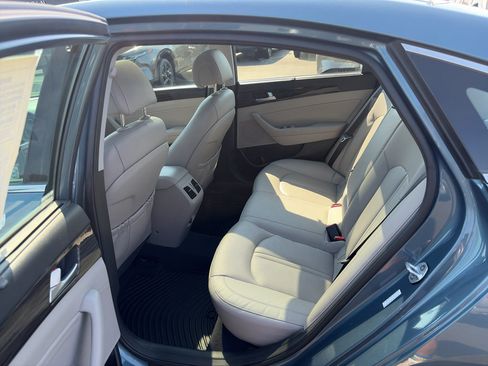 Used 2016 Hyundai Sonata Limited w/ Option Group 02 FWD image 13