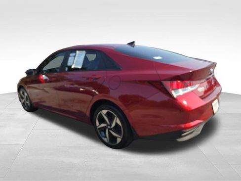 Used 2023 Hyundai Elantra SEL w/ Convenience Package FWD image 3