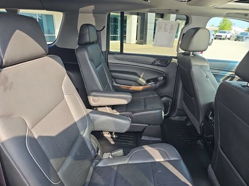 Used 2017 Chevrolet Suburban Premier AWD/4WD image 32