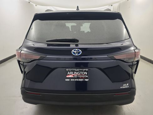 Used 2024 Toyota Sienna XLE image 5