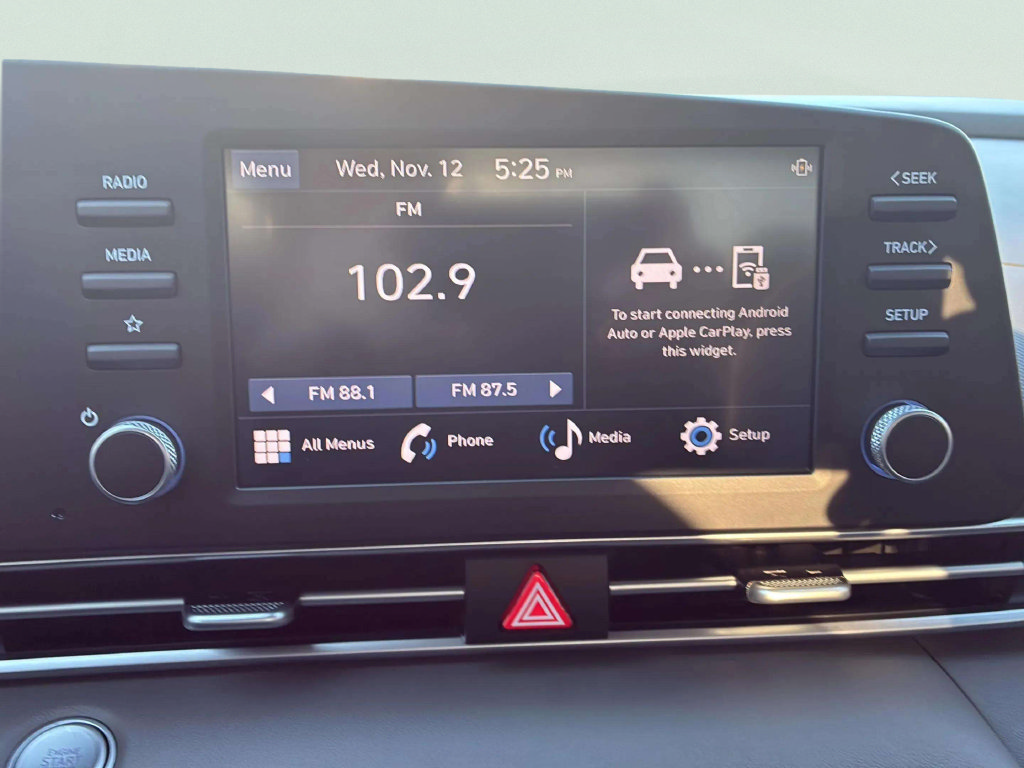 Used 2025 Hyundai Elantra Sport FWD image 28