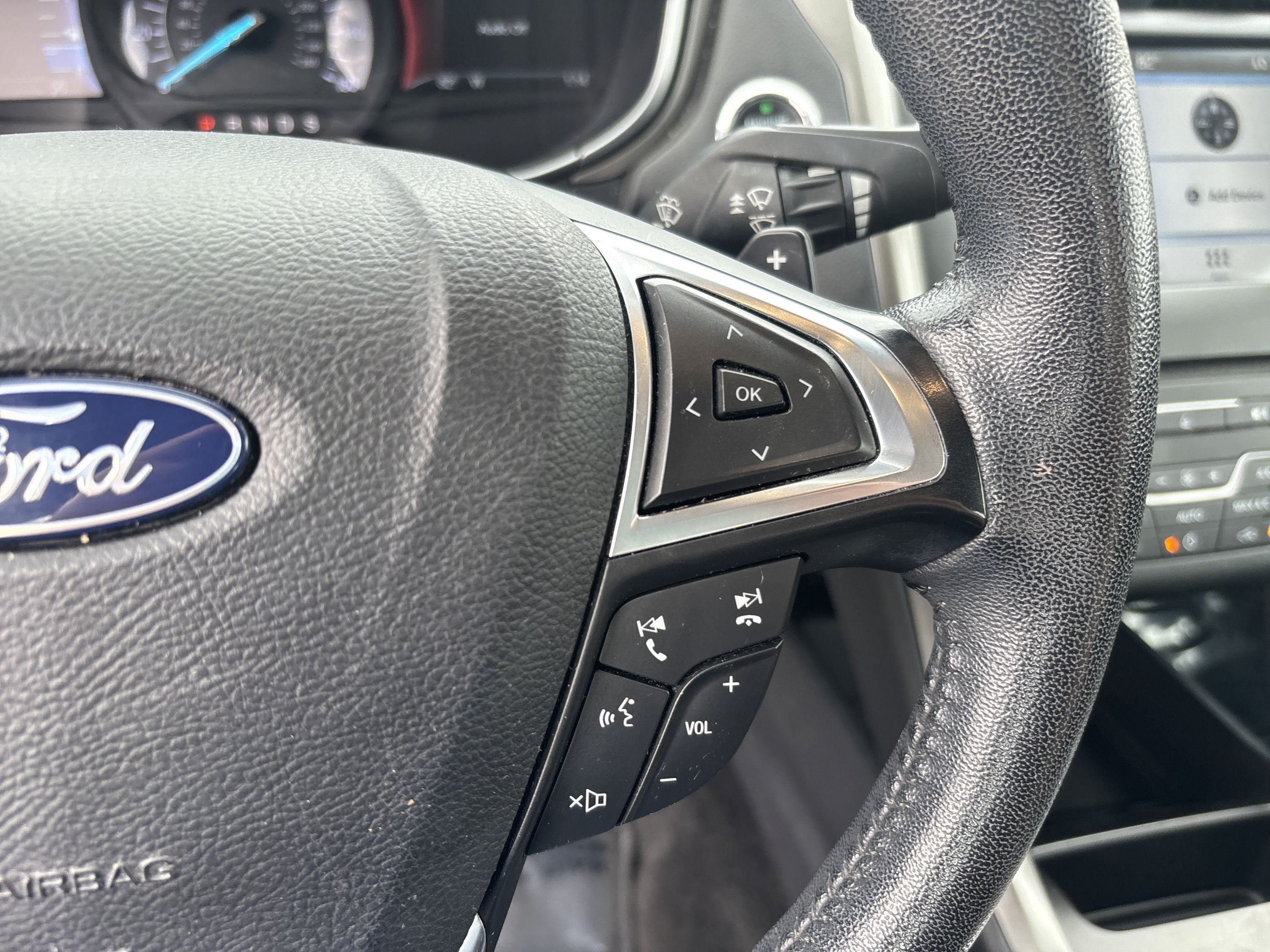 Used 2018 Ford Fusion SE w/ Fusion SE Technology Package FWD image 16
