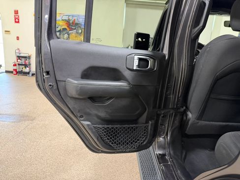 Used 2020 Jeep Wrangler Unlimited Sahara w/ Uconnect 4C Nav & Sound Group AWD/4WD image 26