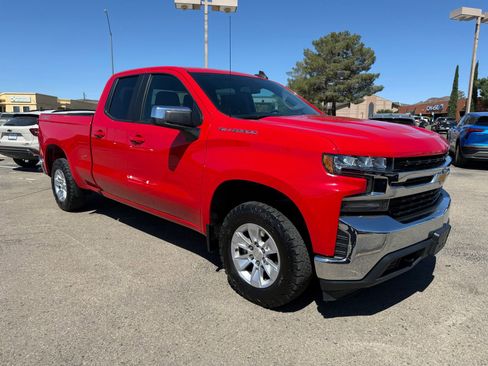 Used 2020 Chevrolet Silverado 1500 LT AWD/4WD image 3