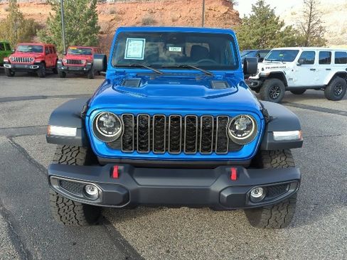 Used 2025 Jeep Gladiator Rubicon w/ Safety Group image 2