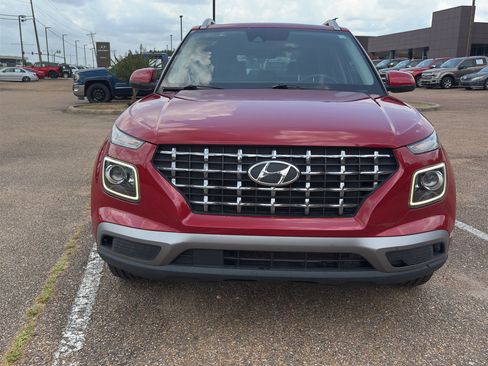 Used 2022 Hyundai Venue Limited FWD image 2