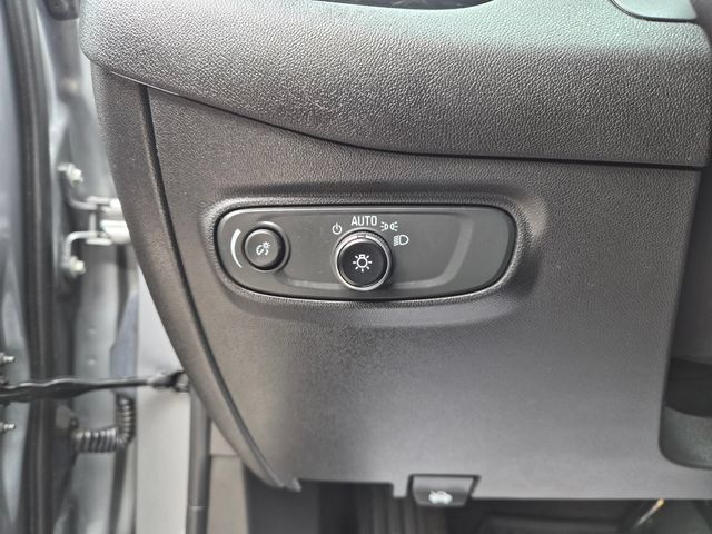 Used 2023 Chevrolet Equinox RS w/ RS Leather Package FWD image 18
