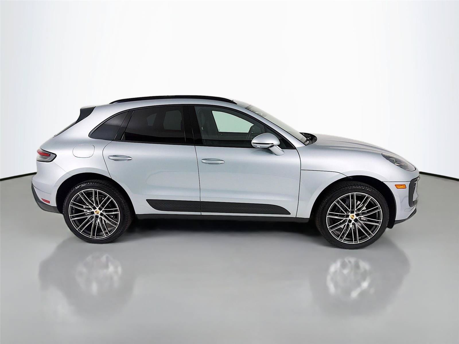 Certified 2026 Porsche Macan AWD/4WD image 28