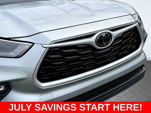 Used 2024 Toyota Highlander XLE AWD/4WD image 45