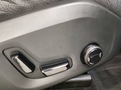 Certified 2023 Volvo XC60 T8 Plus AWD/4WD image 36