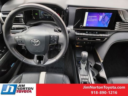 Used 2025 Toyota Camry SE image 26