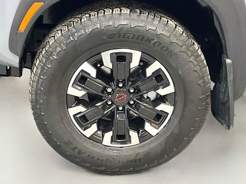 Used 2024 Nissan Frontier PRO-4X w/ Technology Package image 29