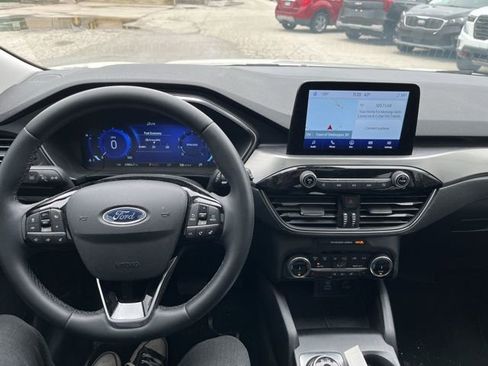 Used 2022 Ford Escape Titanium w/ Class II Trailer Tow Package image 8