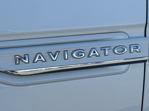 Used 2023 Lincoln Navigator Reserve AWD/4WD image 28