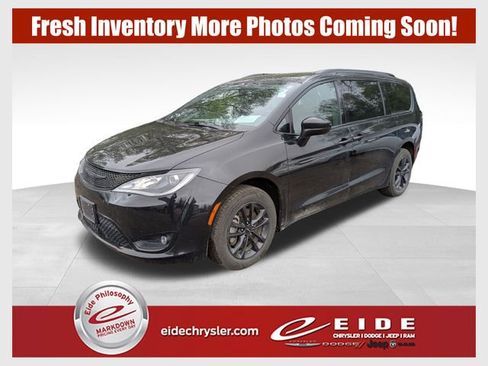 Used 2020 Chrysler Pacifica Touring-L AWD/4WD image 1