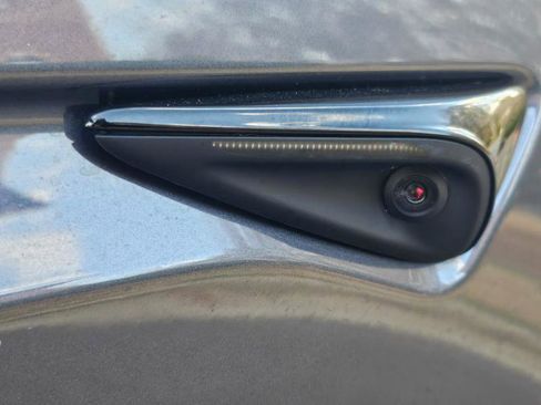 Used 2023 Tesla Model X image 33