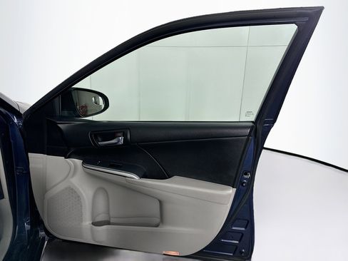 Used 2014 Toyota Camry LE image 29