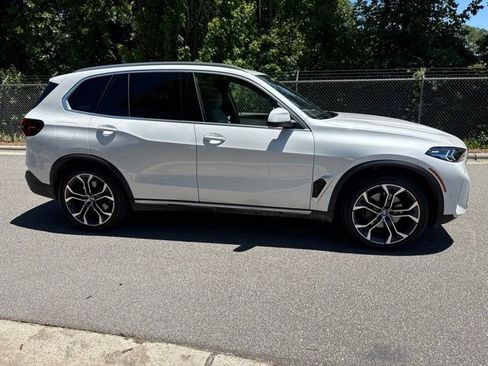 Certified 2024 BMW X5 sDrive40i w/ Premium Package RWD image 4