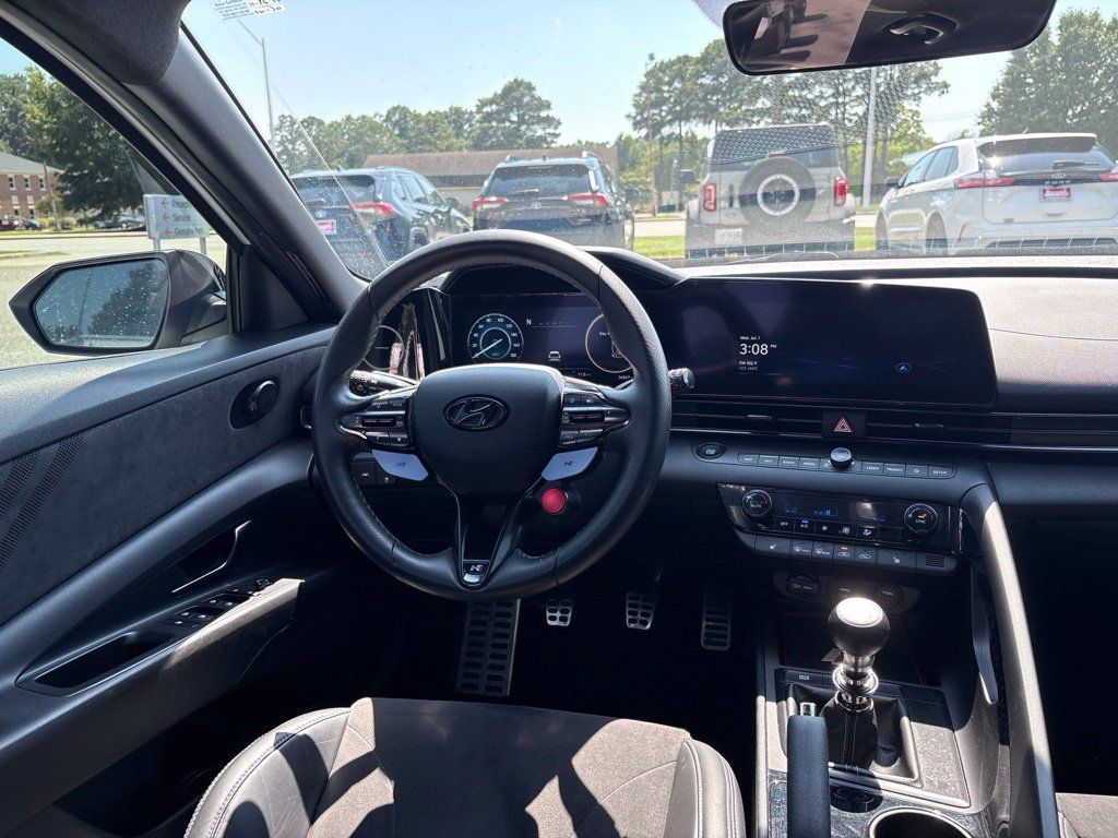 Used 2022 Hyundai Elantra N FWD image 9