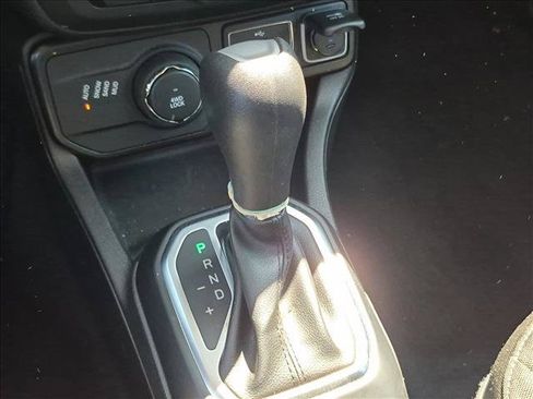 Used 2023 Jeep Renegade Latitude AWD/4WD image 10